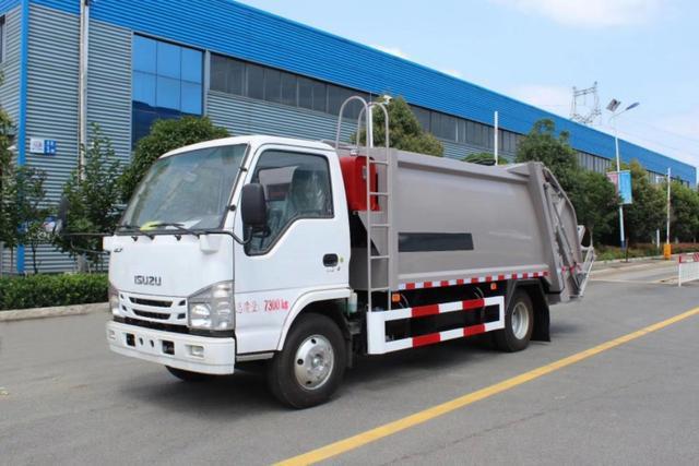 5m3 GARBAGE TRUCK