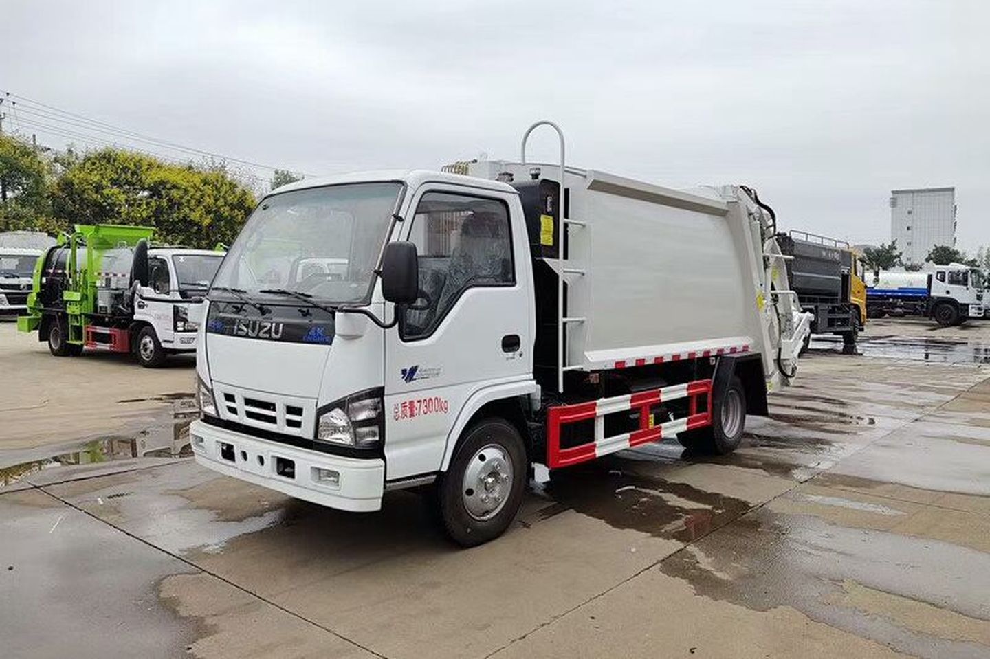 8m3 GARBAGE TRUCK
