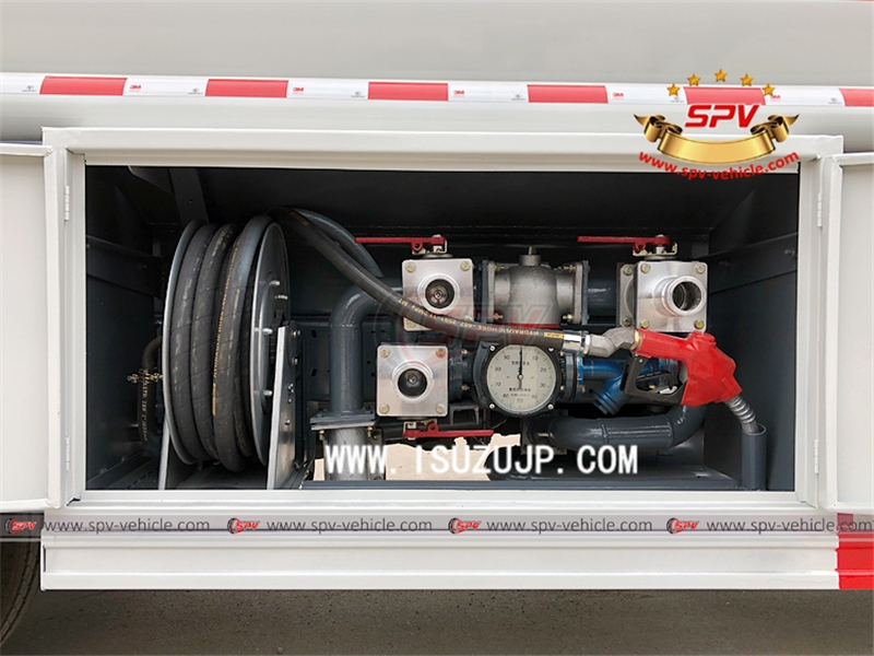 ISUZU small 5 cubic meters diesel oil tank truck ISUZU small 5 cubic meters diesel oil tank truck