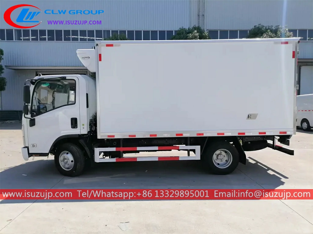 ISUZU 4 meters refrigerator cabin truck ISUZU 4 meters refrigerator cabin truck