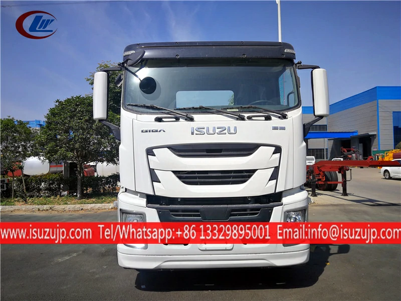 ISUZU GIGA 4000 gallon water delivery truck ISUZU GIGA 4000 gallon water delivery truck