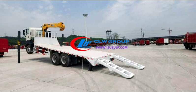 ISUZU VC61 flatbed vehicle with crane ISUZU VC61 flatbed vehicle with crane