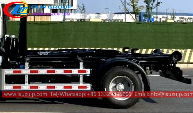 ISUZU 3cbm hook arm garbage truck Burkina Faso ISUZU 3cbm hook arm garbage truck Burkina Faso
