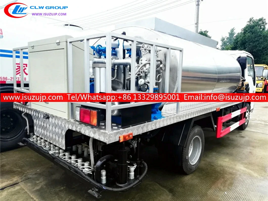 ISUZU 5 ton bitumen sprayer truck ISUZU 5 ton bitumen sprayer truck