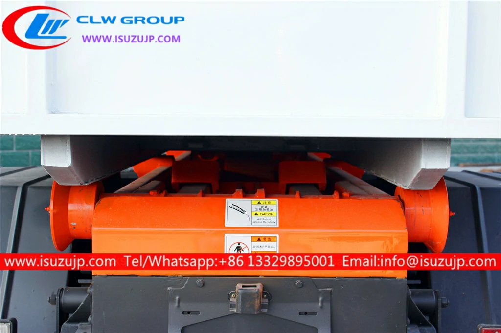 ISUZU 6 cubic meters hook lift dump truck Tajikistan ISUZU 6 cubic meters hook lift dump truck Tajikistan