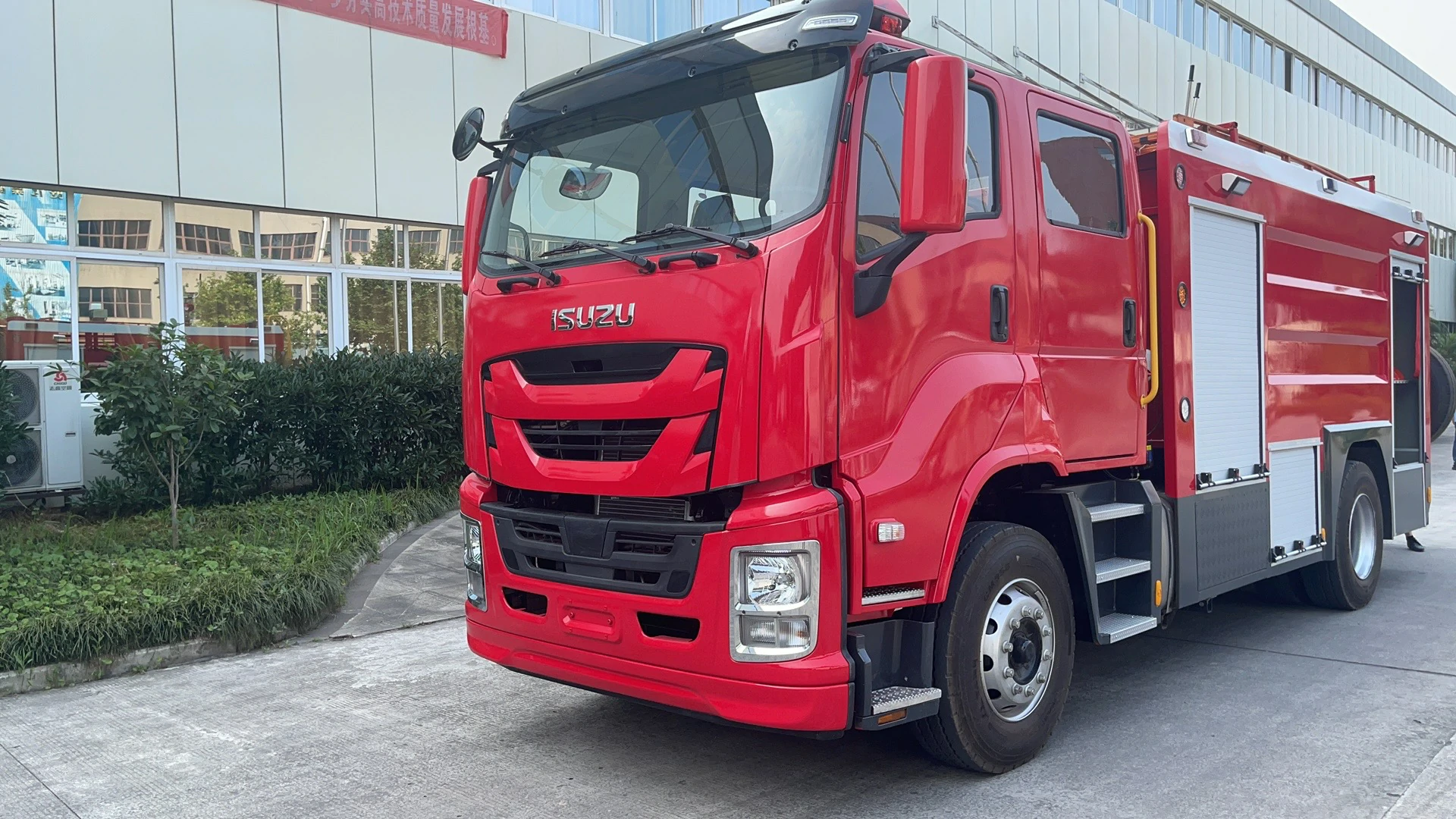 4X2 ISUZU GIGA 8000liters rescue trucks for sale 4X2 ISUZU GIGA 8000liters rescue trucks for sale