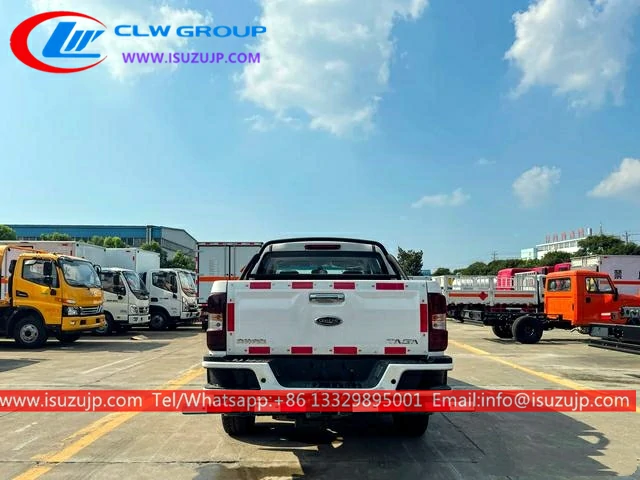 4x4 Isuzu pickup tow truck wrecker