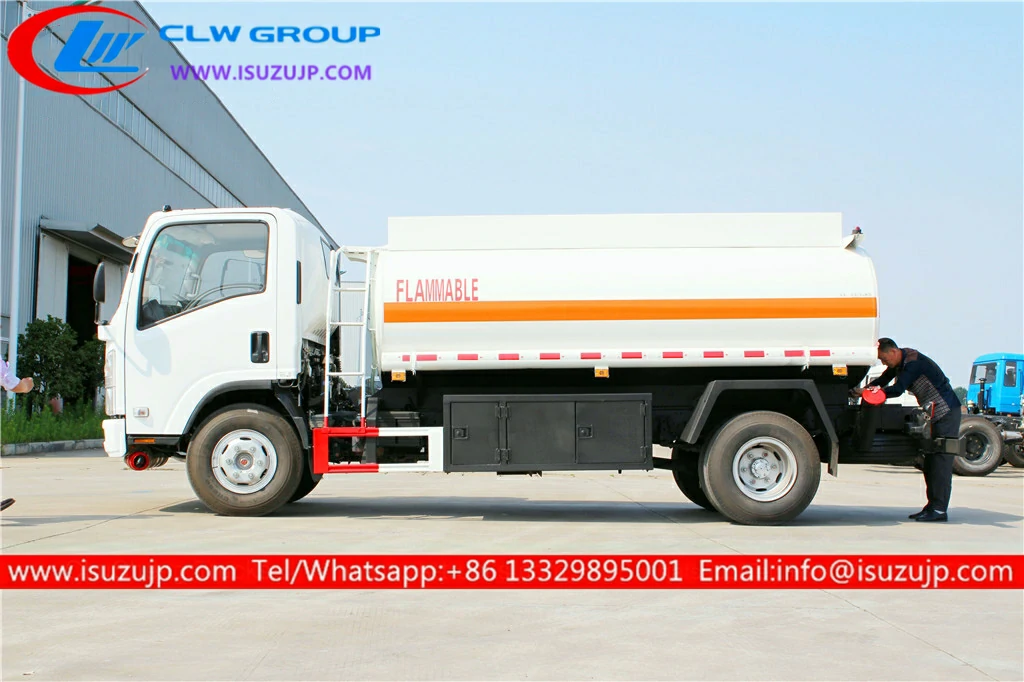 4x4 Isuzu NQR oil truck