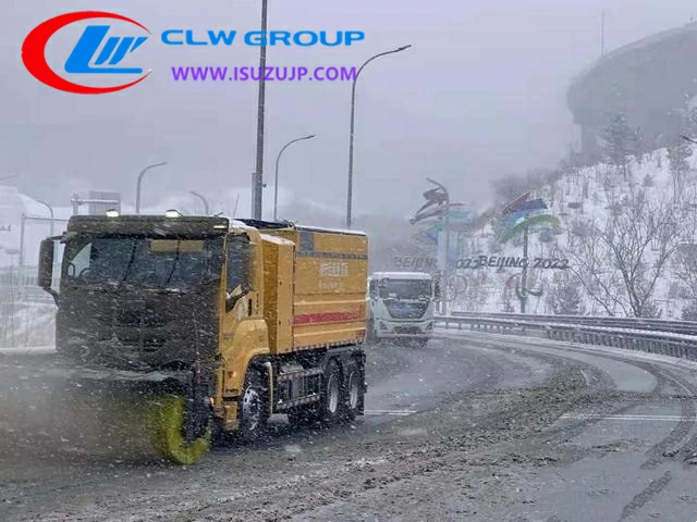 Isuzu GIGA snow removal truck