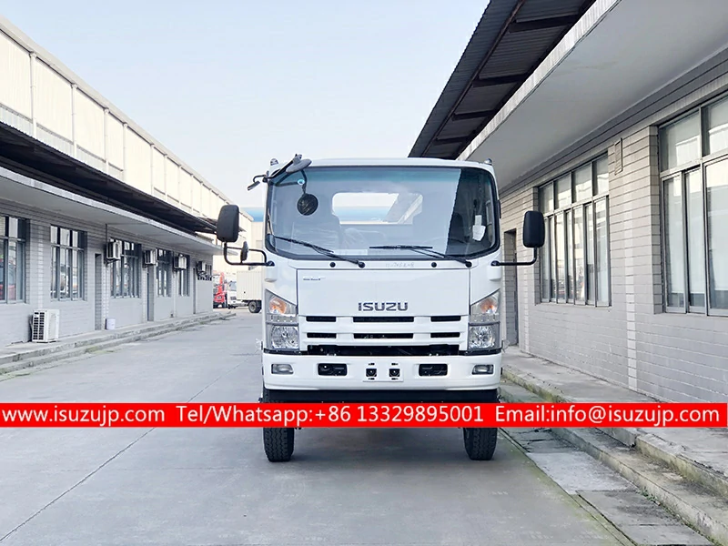 4x4 Isuzu ELF all terrain 4000liters oil tanker trucks 4x4 Isuzu ELF all terrain 4000liters oil tanker trucks