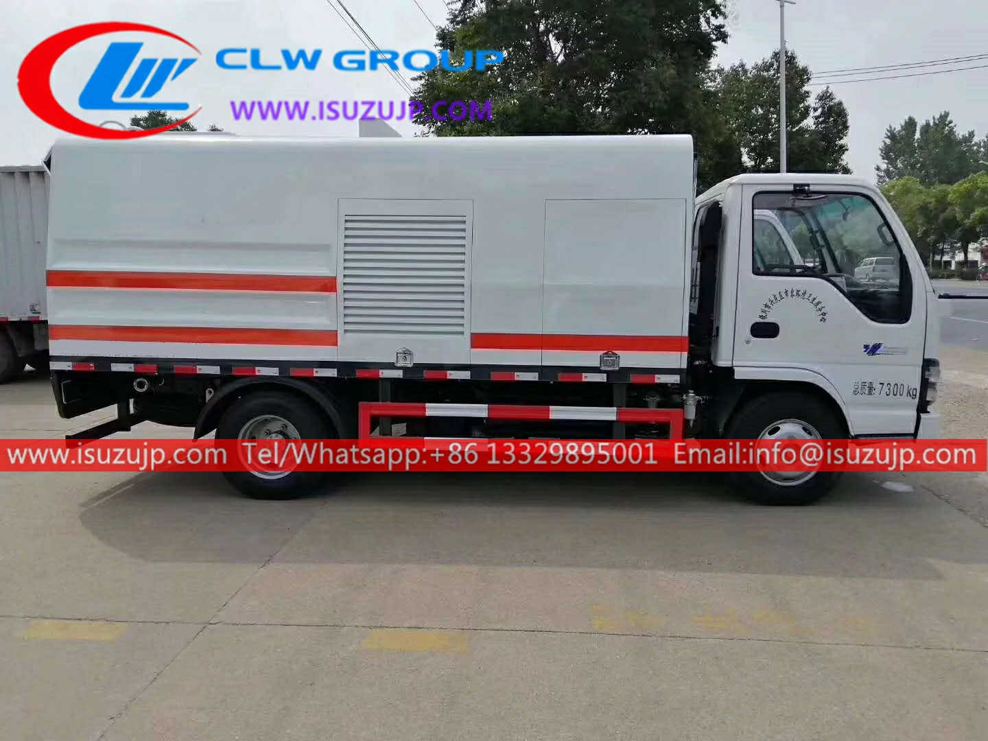 ISUZU NKR 4000liters guardrail truck for sale ISUZU NKR 4000liters guardrail truck for sale