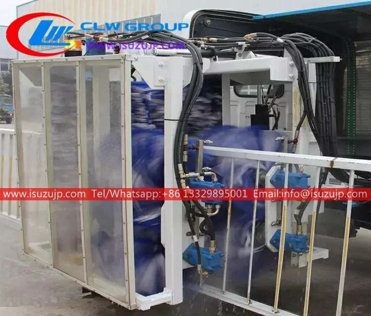 Isuzu guardrail cleaning truck working photos Isuzu guardrail cleaning truck working photos