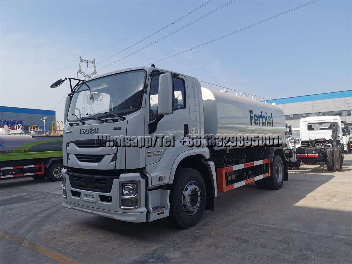 6 tyre Isuzu GIGA 12 ton water tank truck with 30m fog cannon on sale in saudi arabia (2) 6 tyre Isuzu GIGA 12 ton water tanker truck with 30m fog cannon on sale in saudi arabia