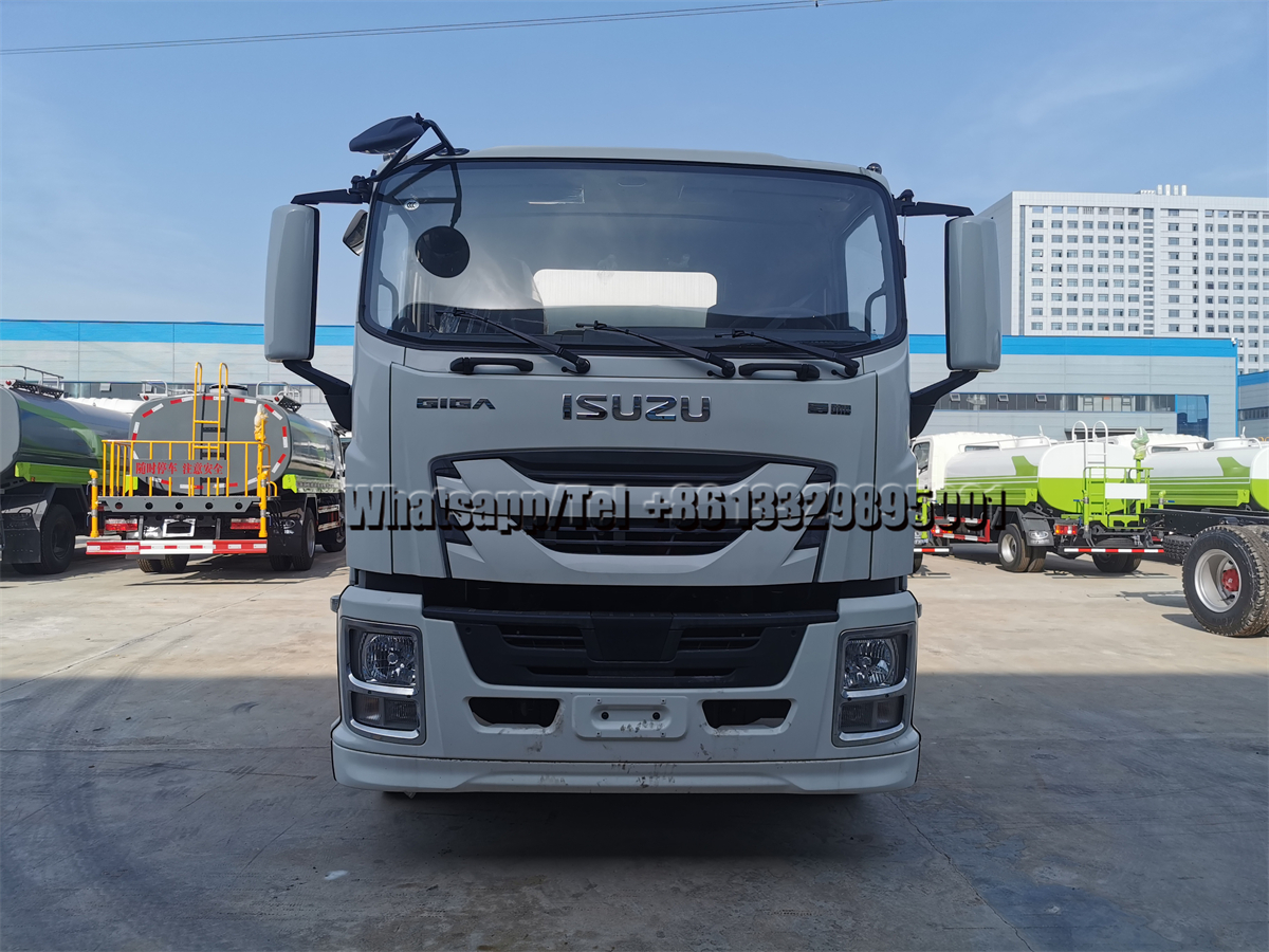 6 tyre Isuzu GIGA 12 ton water tank truck with 30m fog cannon on sale in saudi arabia (3) 6 tyre Isuzu GIGA 12 ton water bowser truck with 30m fog cannon on sale in saudi arabia