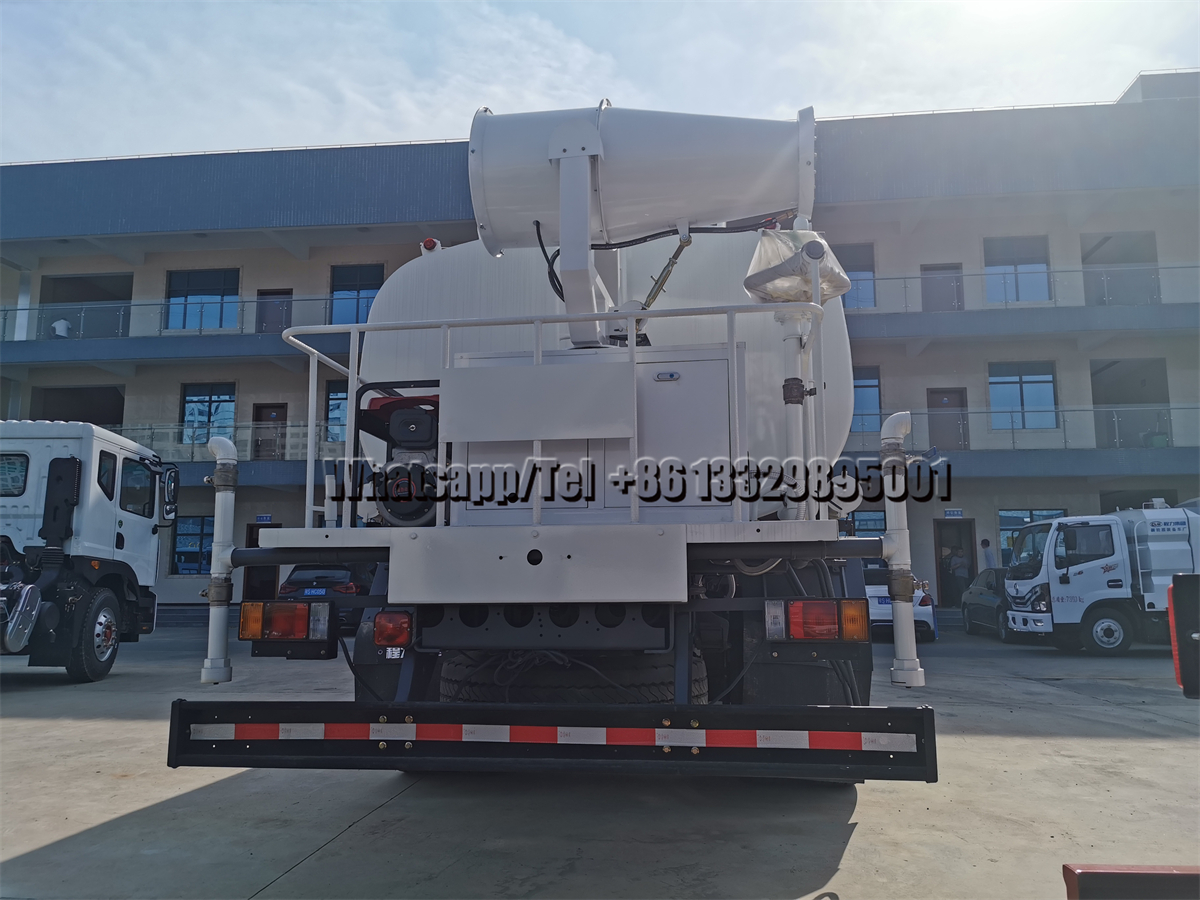 6 tyre Isuzu GIGA 12 ton water tank truck with 30m fog cannon on sale in saudi arabia (7) 6 tyre Isuzu GIGA 12 ton water delivery truck with 30m fog cannon on sale in saudi arabia