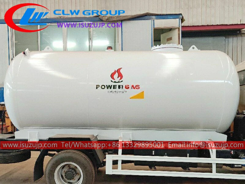 ISUZU NP Forward 2000 gallons lpg gas tanker truck ISUZU NP Forward 2000 gallons lpg gas tanker truck